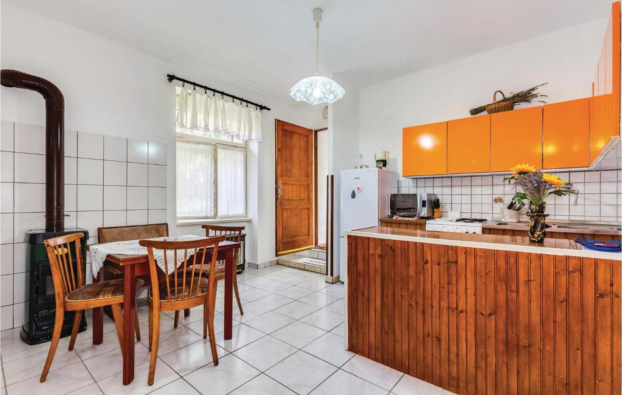 1 Bedroom Beautiful Apartment In באקר מראה חיצוני תמונה